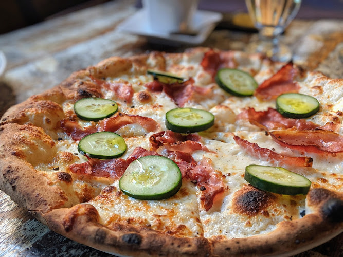 Best Thin Crust pizza place in Chicago - La Crosta Woodfire Pizzeria Italiana