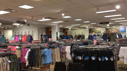 Sportswear Store «Columbia Sportswear Outlet», reviews and photos, 3 Monroe Pkwy, Lake Oswego, OR 97035, USA