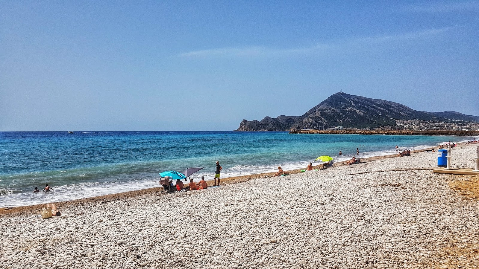 Fotografie cu Playa la Roda - locul popular printre cunoscătorii de relaxare