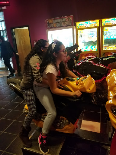 Movie Theater «Regal Cinemas Quaker Crossing 18», reviews and photos, 3450 Amelia Drive, Orchard Park, NY 14127, USA