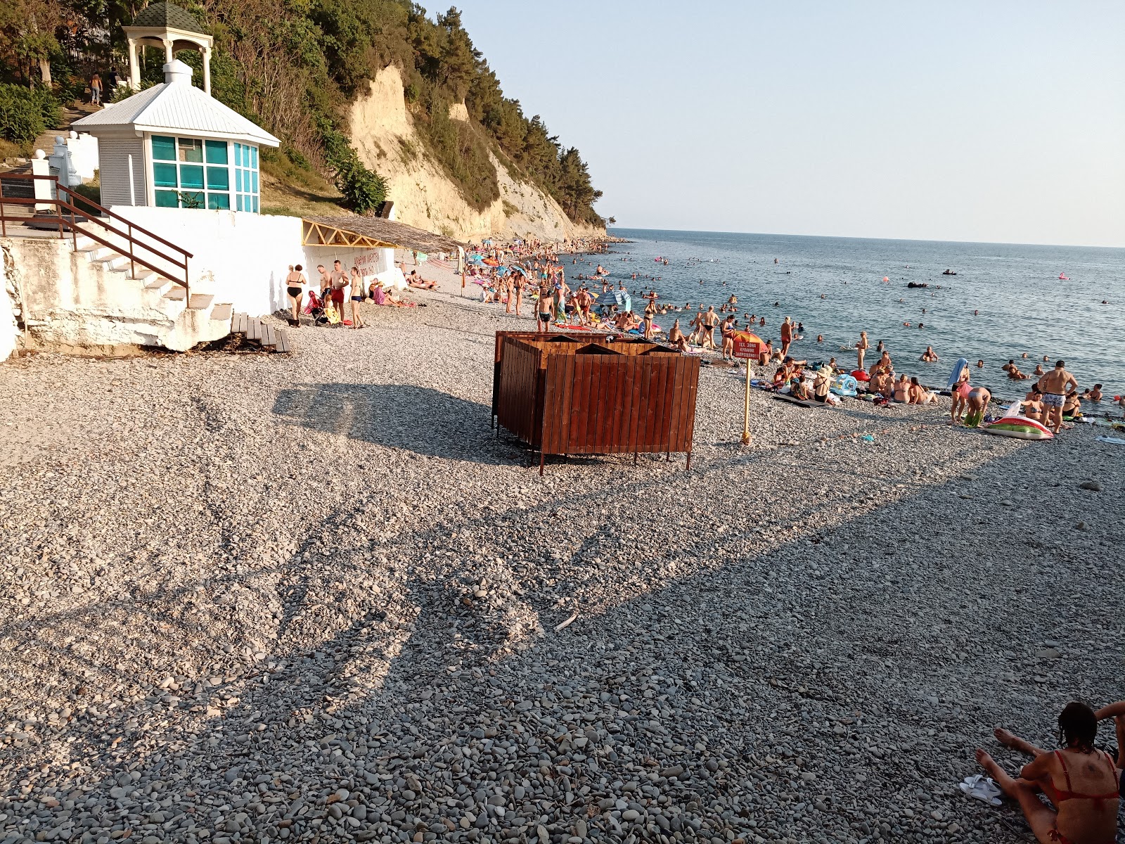 Dzhanhot beach'in fotoğrafı biraz temiz temizlik seviyesi ile