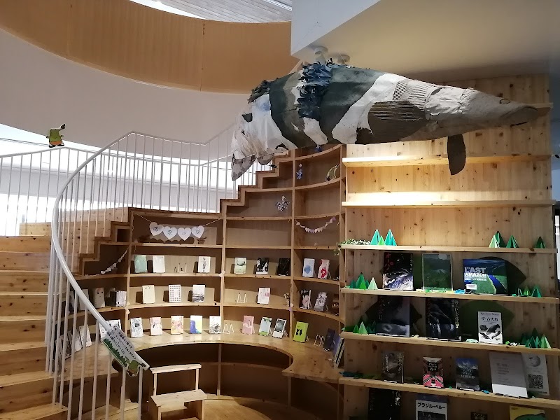 真庭市立中央図書館 岡山県真庭市勝山 図書館 グルコミ