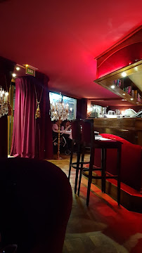 Atmosphère du Restaurant indien Karishma Lounge à Divonne-les-Bains - n°14