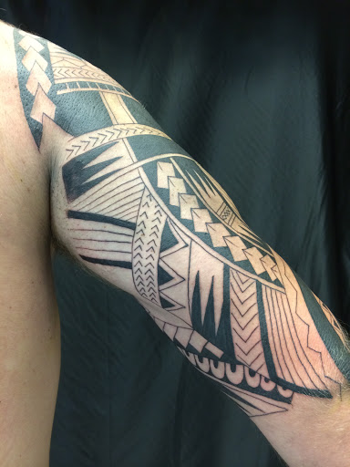 Explore tattoo ideas for a mother and two daughters, creative tattoo ideas in Honolulu, available at 434 TATTOO WAIKIKI