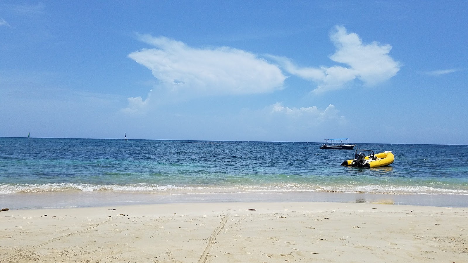 Foto de Sandy Bay com alto nível de limpeza