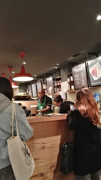 Atmosphère du Restaurant servant le petit-déjeuner Starbucks à Paris - n°12