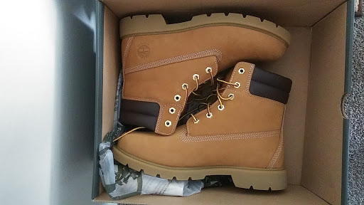 Shoe Store «DSW Designer Shoe Warehouse», reviews and photos, 4039 Richmond Rd, Warrensville Heights, OH 44122, USA