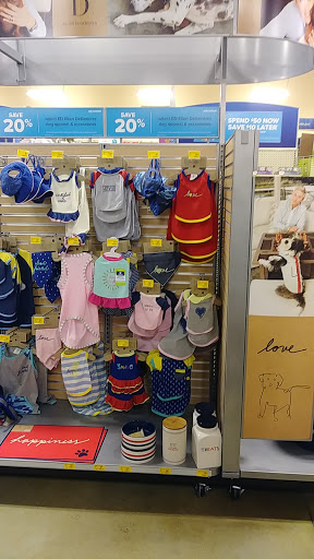Pet Supply Store «PetSmart», reviews and photos, 700 Lafayette Rd #211, Seabrook, NH 03874, USA