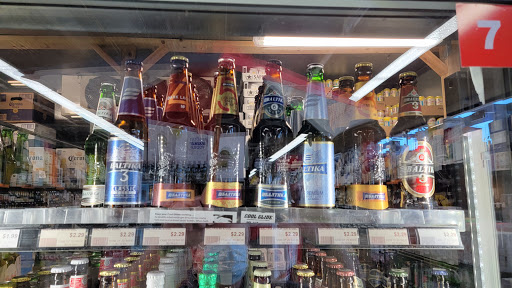 Liquor Store «Liquor Barn», reviews and photos, 287 E Dundee Rd, Wheeling, IL 60090, USA