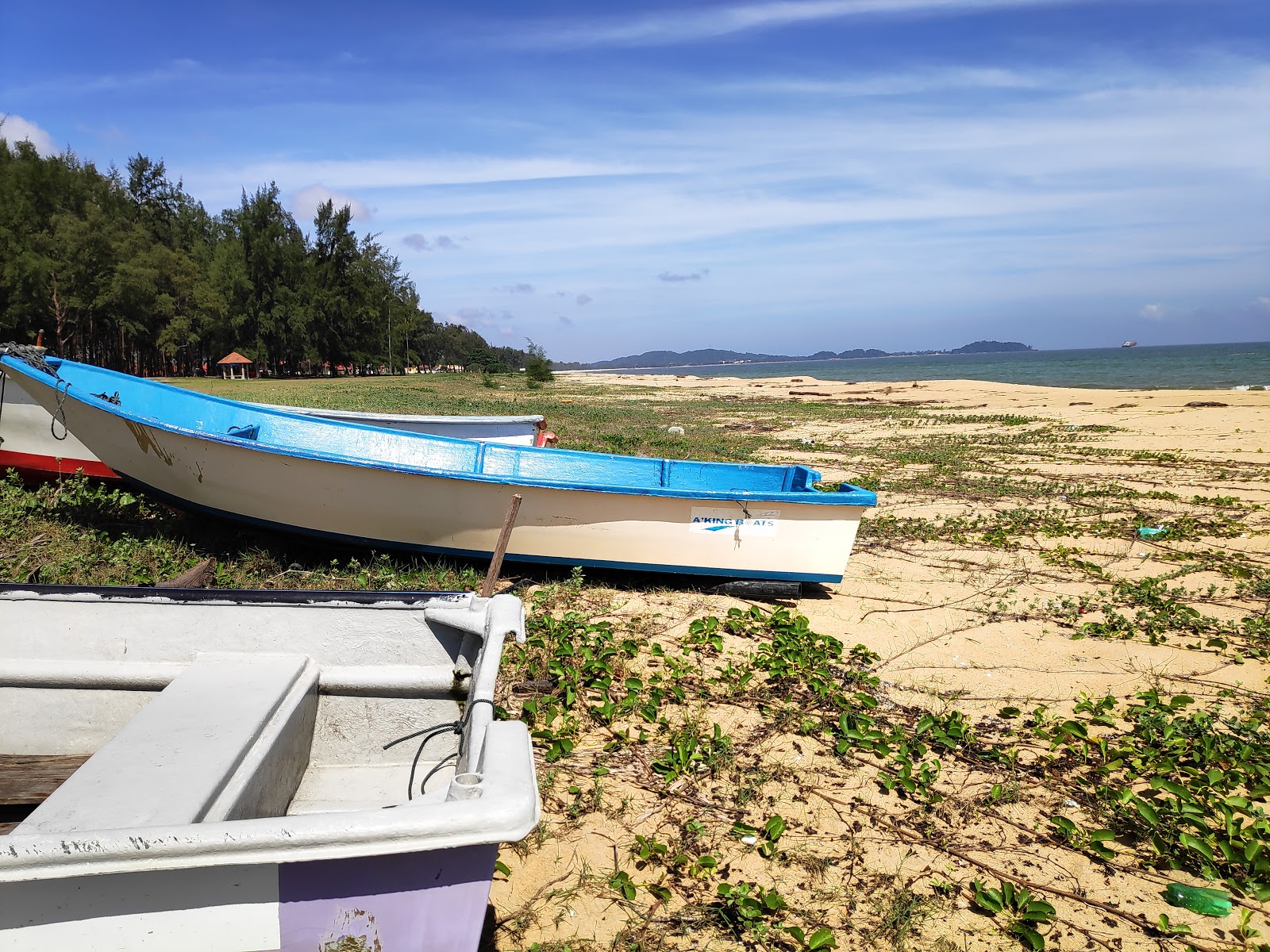 Photo de Sura Beach et le règlement