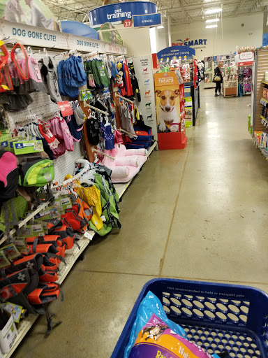 Pet Supply Store «PetSmart», reviews and photos, 20530 E 13 Mile Rd, Roseville, MI 48066, USA