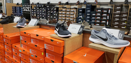 Shoe Store «DSW Designer Shoe Warehouse», reviews and photos, 10015 E Independence Blvd, Matthews, NC 28105, USA