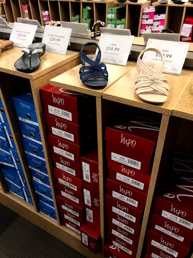 Shoe Store «DSW Designer Shoe Warehouse», reviews and photos, 136 Vintage Way, Novato, CA 94945, USA