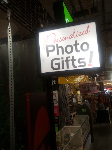 Midtown Custom Souvenirs and Gifts, 920 E Lake St #148n, Minneapolis, MN 55407, USA, 