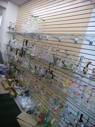 Tobacco Shop «Sunny Smoke Shop», reviews and photos, 34 Railroad Ave, Gloucester, MA 01930, USA