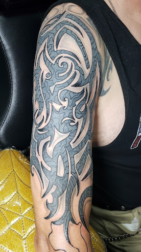 Tattoo Shop «Instinktive Tattoo», reviews and photos, 18256 E Williams Field Rd, Gilbert, AZ 85295, USA