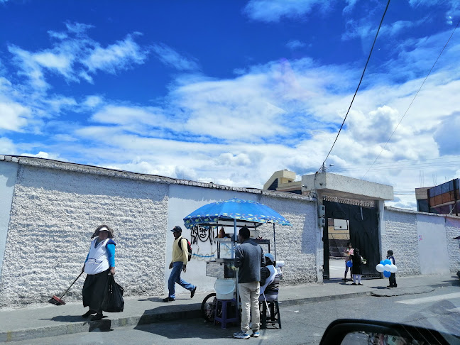 Opiniones de Escuela de educación básica Leonidas Garcia en Riobamba - Escuela