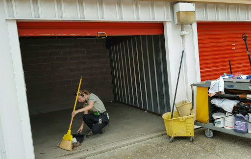 Truck Rental Agency «U-Haul Moving & Storage of Jeffersonville», reviews and photos, 365 Eastern Blvd, Jeffersonville, IN 47130, USA