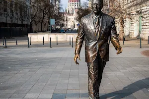 Ronald Reagan Statue image