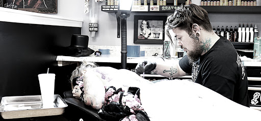 Tattoo Shop «Diamond Dagger Tattoo Studio», reviews and photos, 8894 Fort Smallwood Rd #9a, Pasadena, MD 21122, USA