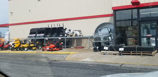 Home Improvement Store «Tractor Supply Co.», reviews and photos, 2028 N Locust Ave, Lawrenceburg, TN 38464, USA