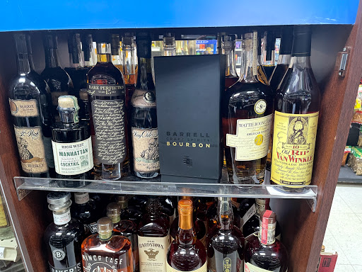 Liquor Store «Royal Liquor & Wine», reviews and photos, 1015 N Randall Rd, Elgin, IL 60123, USA