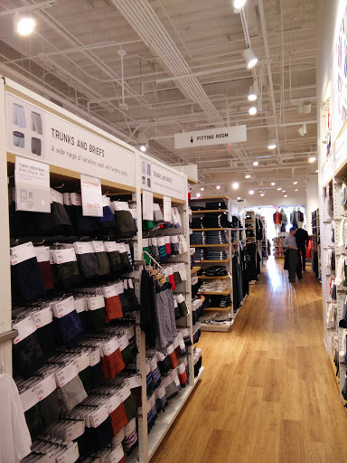 UNIQLO Bay Street image