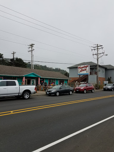 Grocery Store «Rockaway Beach Market», reviews and photos, 208 S Anchor St, Rockaway Beach, OR 97136, USA