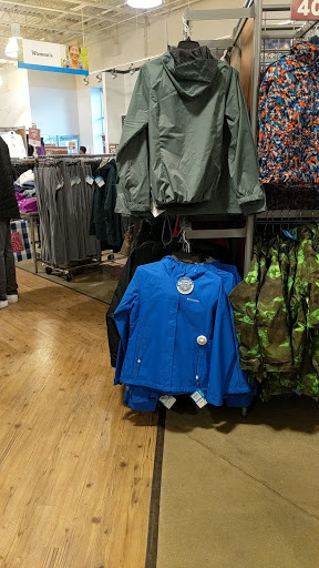 Sportswear Store «Columbia Sportswear Outlet», reviews and photos, 6800 Oxon Hill Rd #600, Oxon Hill, MD 20745, USA
