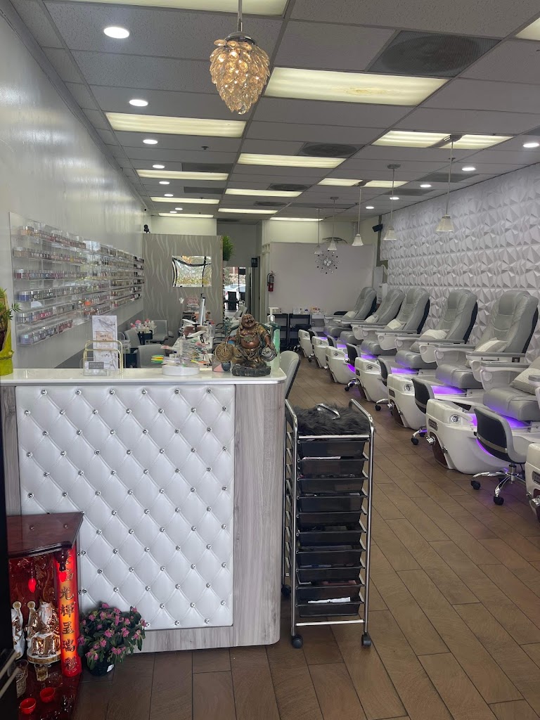Queen's Nails 90701