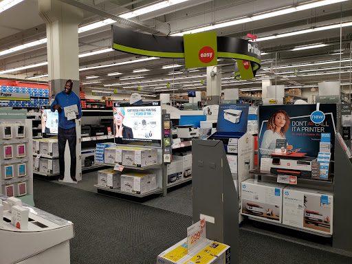 Office Supply Store «Staples», reviews and photos, 2950 Belcrest Center Dr, Hyattsville, MD 20782, USA