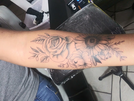 Explore mother of 6 tattoo ideas, creative tattoo ideas in Espanola, available at Daydreamer Tattoo