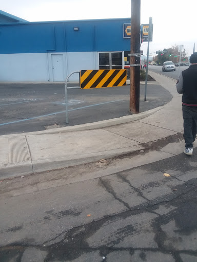 Auto Parts Store «NAPA Auto Parts - Bakersfield Roberts Lane», reviews and photos, 720 Roberts Ln, Bakersfield, CA 93308, USA