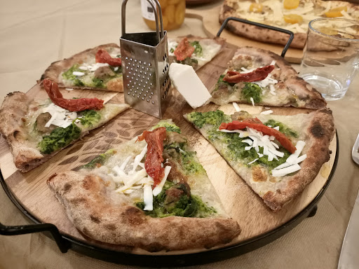 Pizzeria Levante pizza experience in Cerignola, Provincia di Foggia
