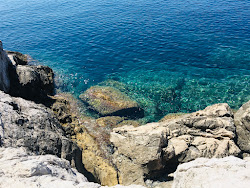 Photo de Hotel Croatia Beach entouré de montagnes