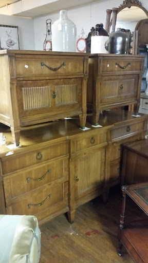 Antique Furniture Store «Useful Things Antiques & Collectibles Store», reviews and photos, 11 Crenshaw Ln, Coxs Creek, KY 40013, USA