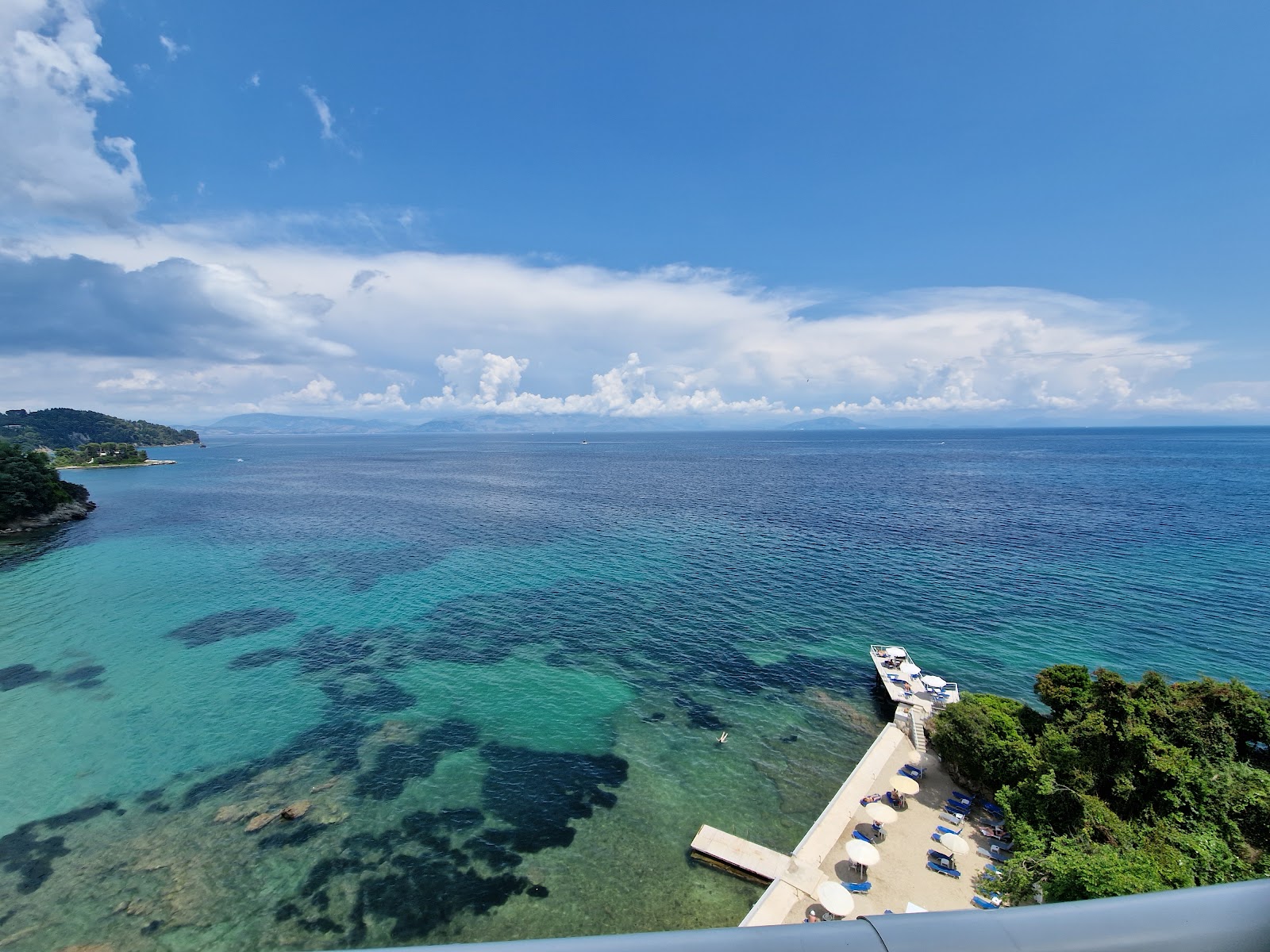 Fotografie cu Perama Beach cu nivelul de curățenie înalt
