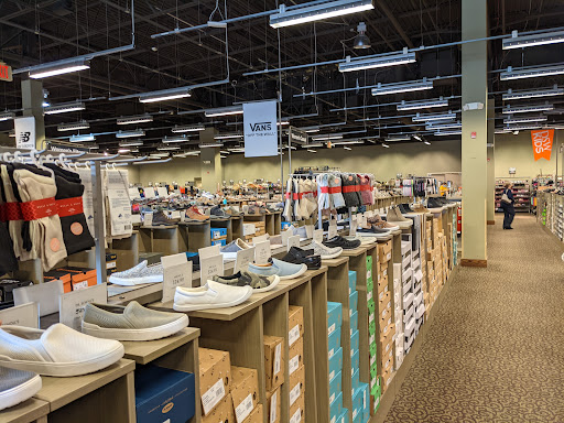 Shoe Store «DSW Designer Shoe Warehouse», reviews and photos, 635 E Boughton Rd, Bolingbrook, IL 60440, USA