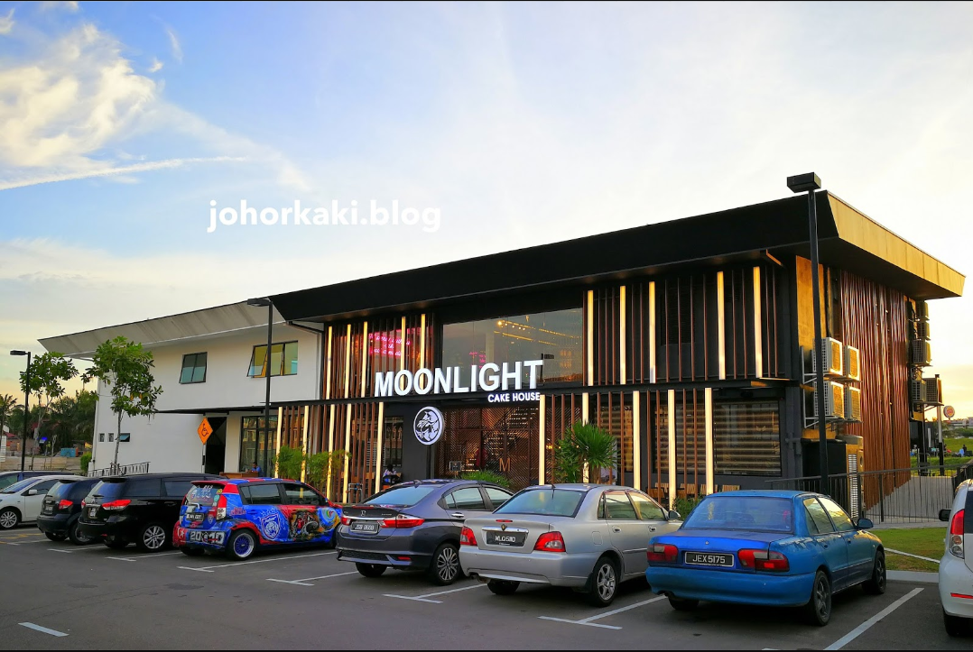 Moonlight Cake House (Seri Alam) di bandar Masai