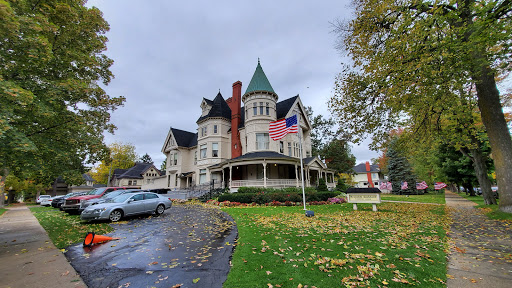 Funeral Home «Reynolds-Jonkhoff Funeral Home», reviews and photos, 305 6th St, Traverse City, MI 49684, USA