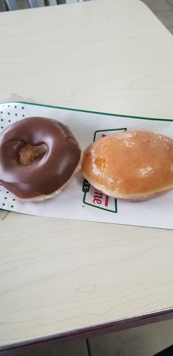 Bakery «Krispy Kreme Doughnuts», reviews and photos, 2900 S 108th St, Milwaukee, WI 53227, USA