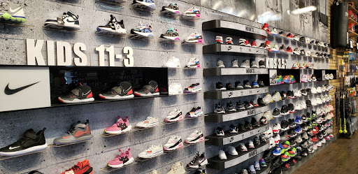 Shoe Store «Hibbett Sports», reviews and photos, 2048 W Oaklawn Rd #230, Pleasanton, TX 78064, USA