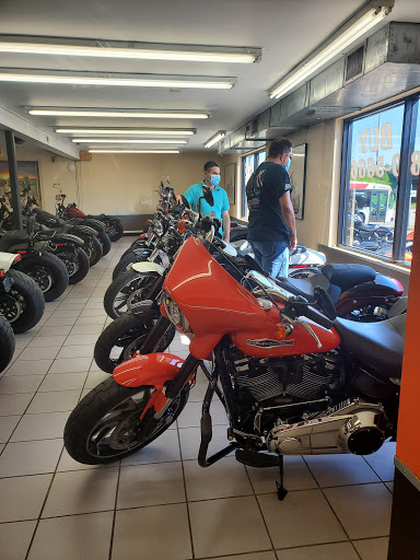 Harley-Davidson Dealer «Mancuso Harley-Davidson Central», reviews and photos, 535 N Loop W Fwy, Houston, TX 77018, USA