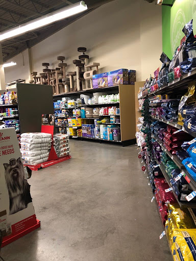 Pet Supply Store «Petco Animal Supplies», reviews and photos, 9111 Metropolitan Ave, Rego Park, NY 11374, USA