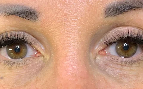 Lola's Lashes • UV Wimpernverlängerungen • Wimpernlifting • Browlifting • Hennabrows image