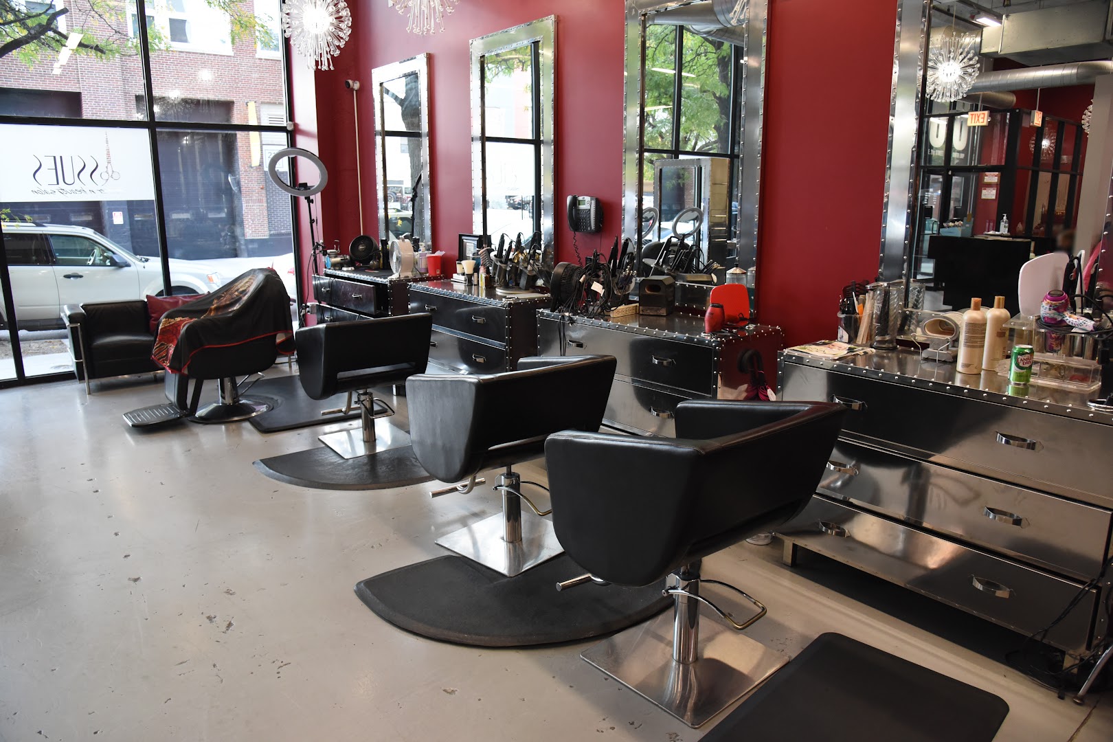 Issues Barber & Beauty Salon
