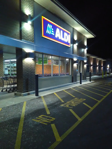 Supermarket «ALDI», reviews and photos, 4615 W Layton Ave, Greenfield, WI 53220, USA
