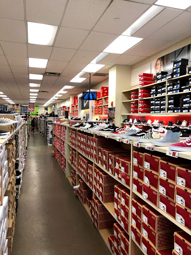 Shoe Store «Famous Footwear», reviews and photos, 40-24 College Point Blvd, Flushing, NY 11354, USA