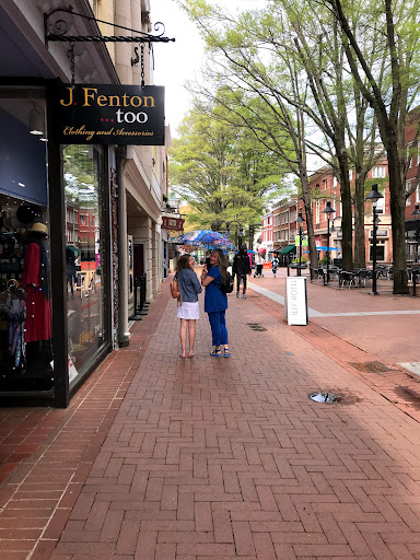 Gift Shop «Quilts Unlimited/ J. Fenton Gifts», reviews and photos, 118 E Main St, Charlottesville, VA 22902, USA