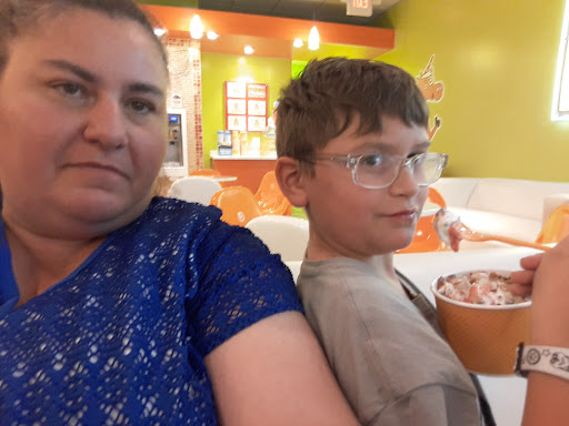 Frozen Yogurt Shop «Orange Leaf Frozen Yogurt», reviews and photos, 4866 1st Ave NE, Cedar Rapids, IA 52402, USA